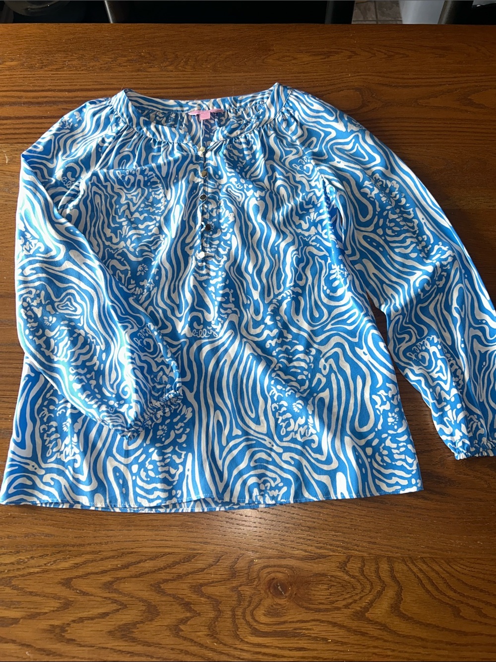 Lilly Pulitzer Elsa 100% Silk Top Blue & White Zebra Gold Buttons Size X-Small